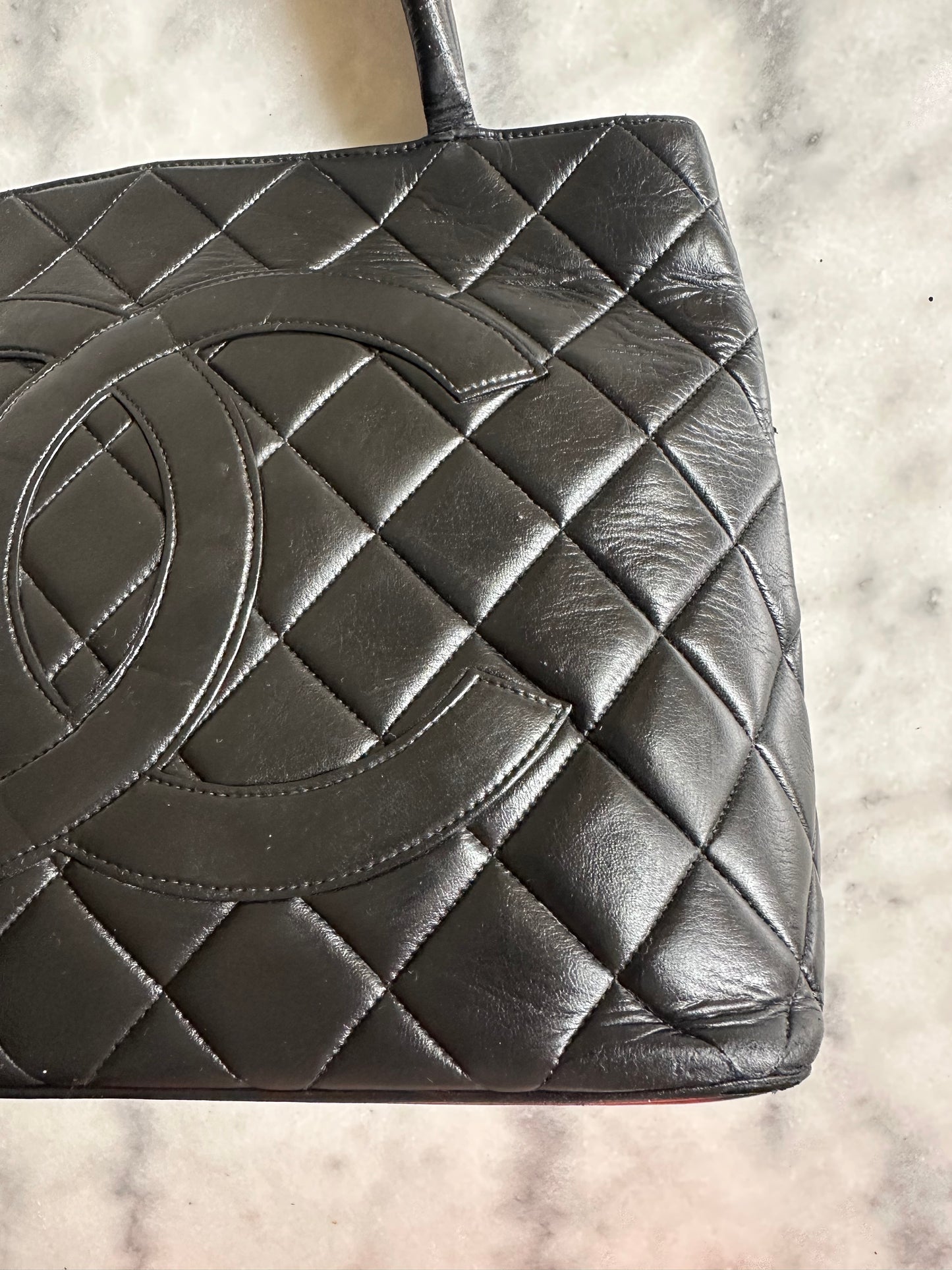 Chanel medaillon