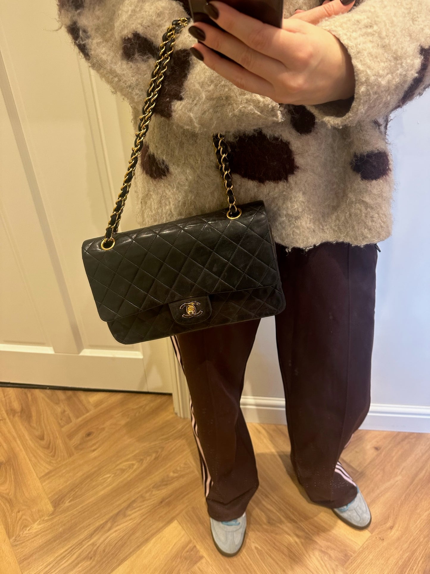 Medium classic flap bag