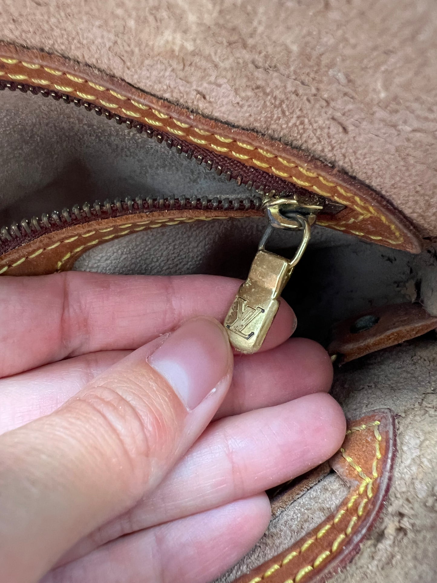 Bucket bag