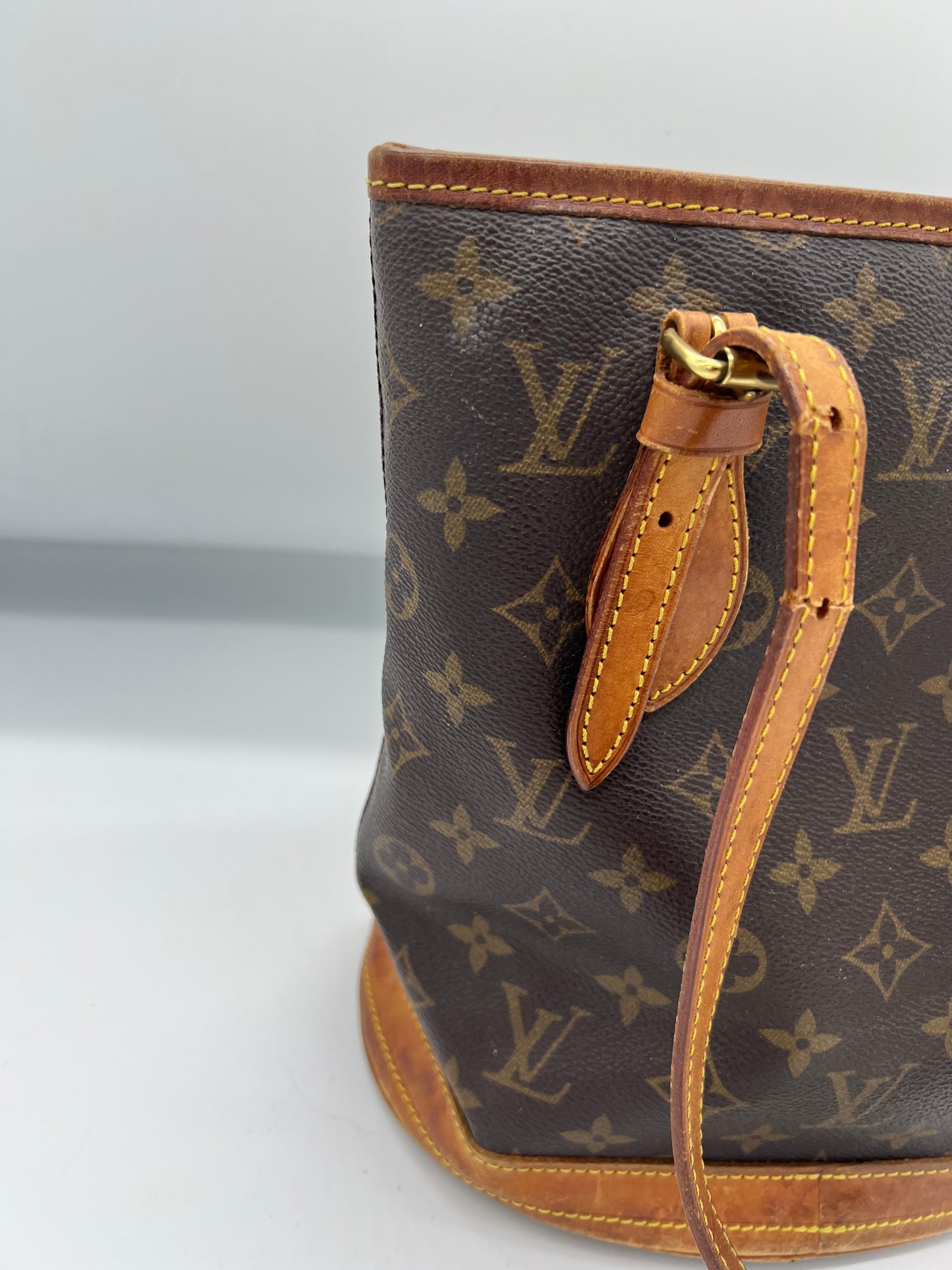 Bucket bag