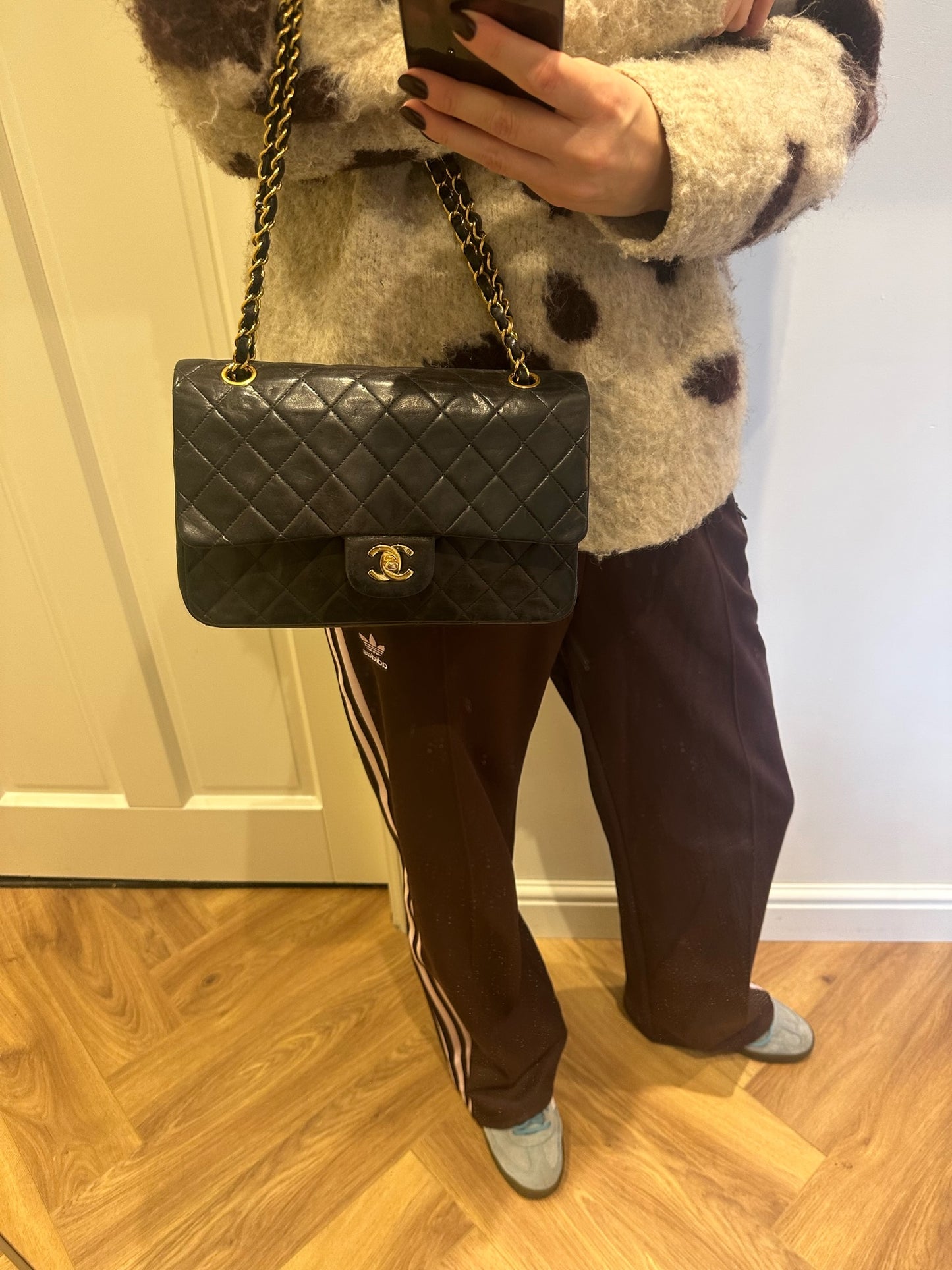 Medium classic flap bag