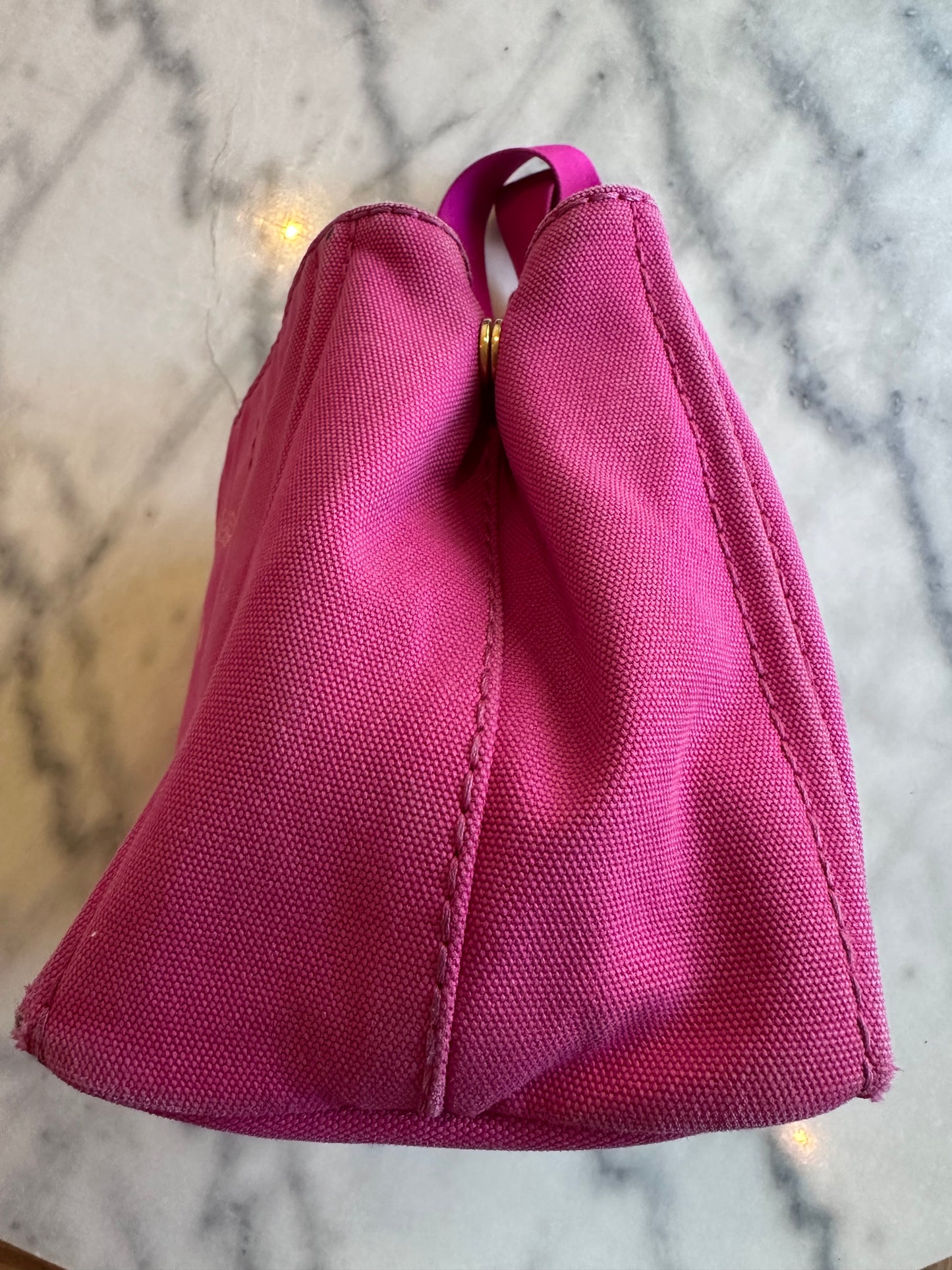 Prada canapa