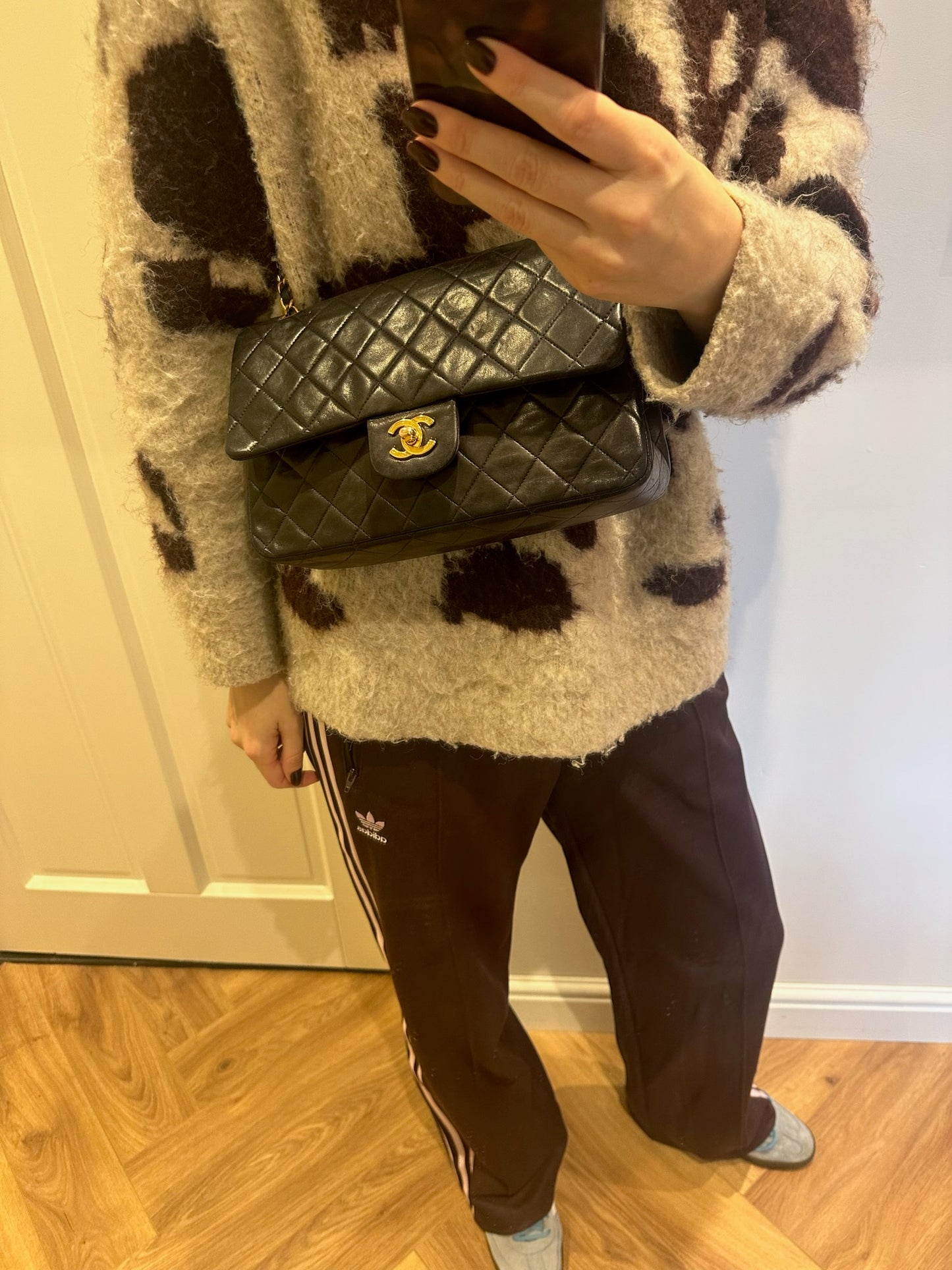 Medium classic flap bag
