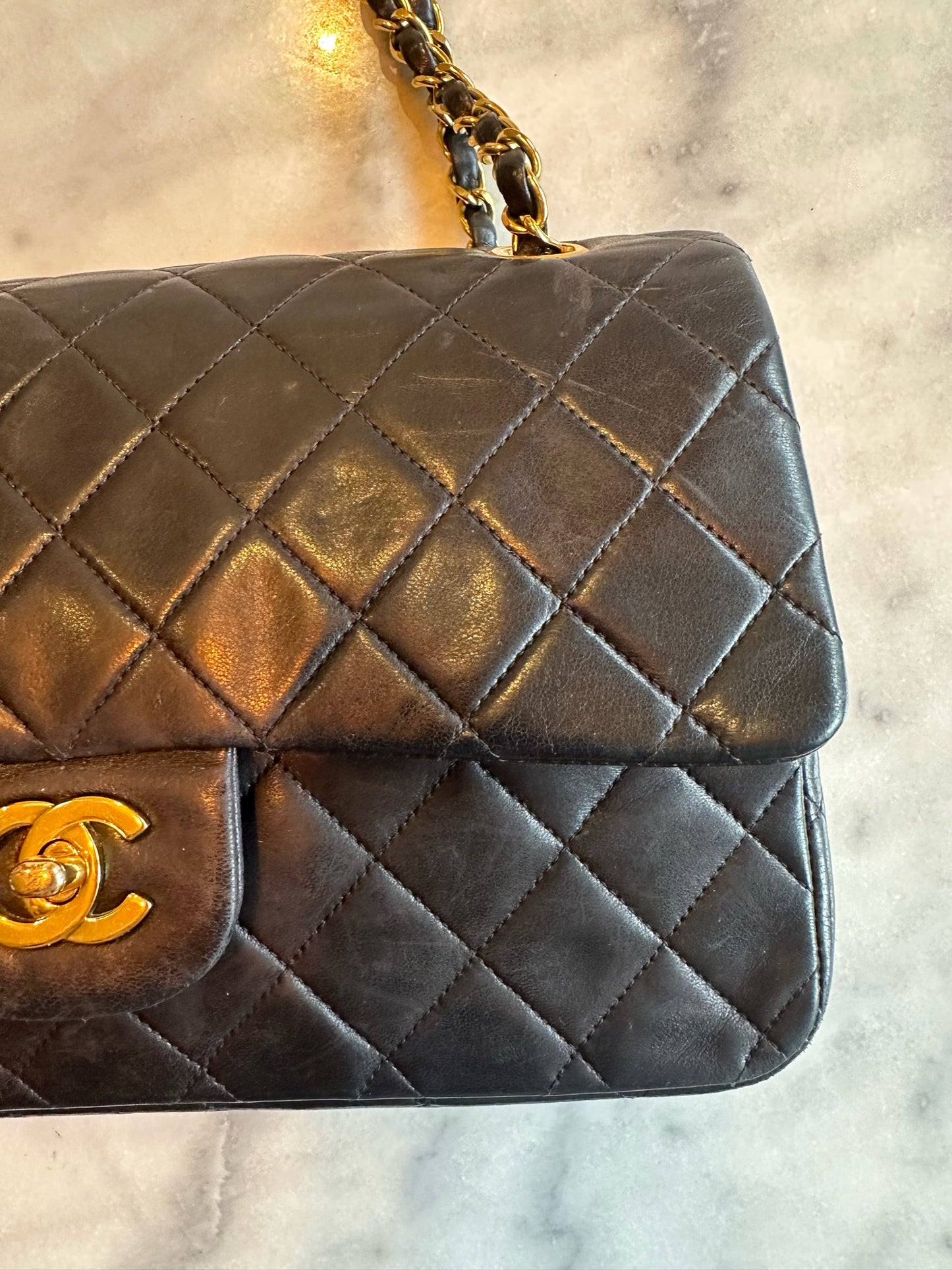 Medium classic flap bag