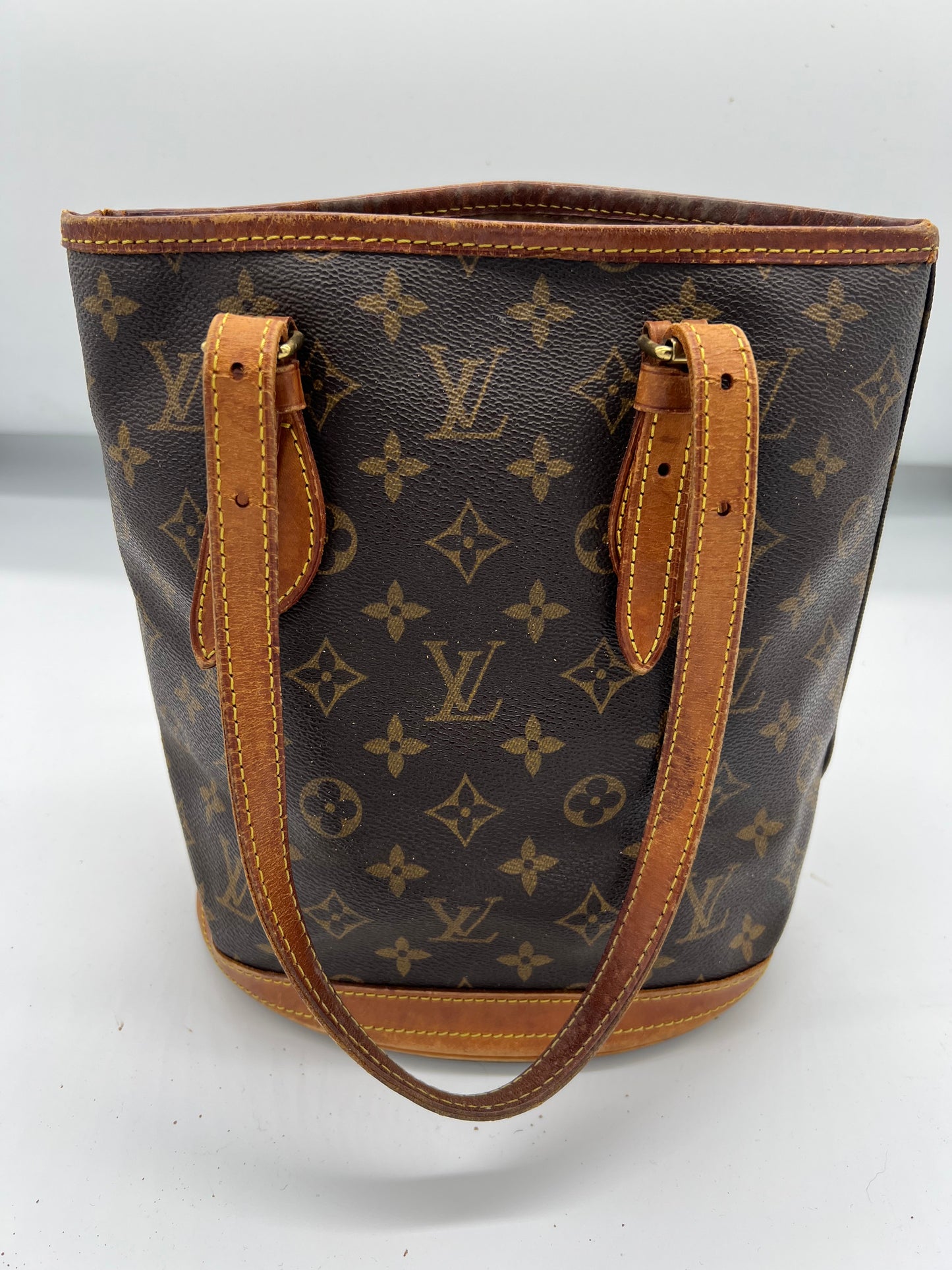 Bucket bag