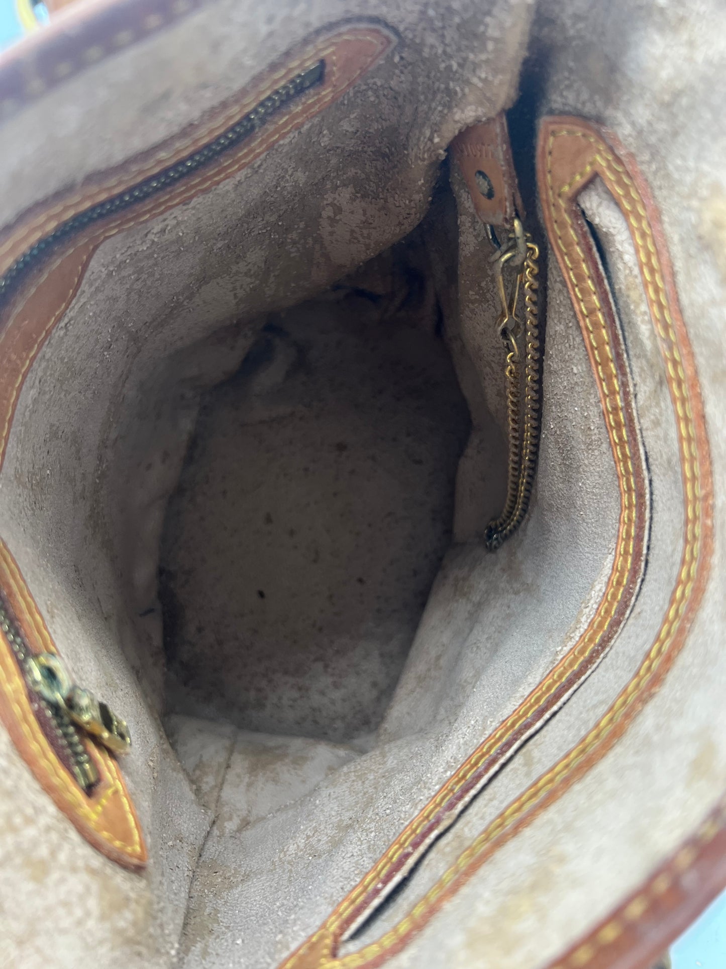 Bucket bag