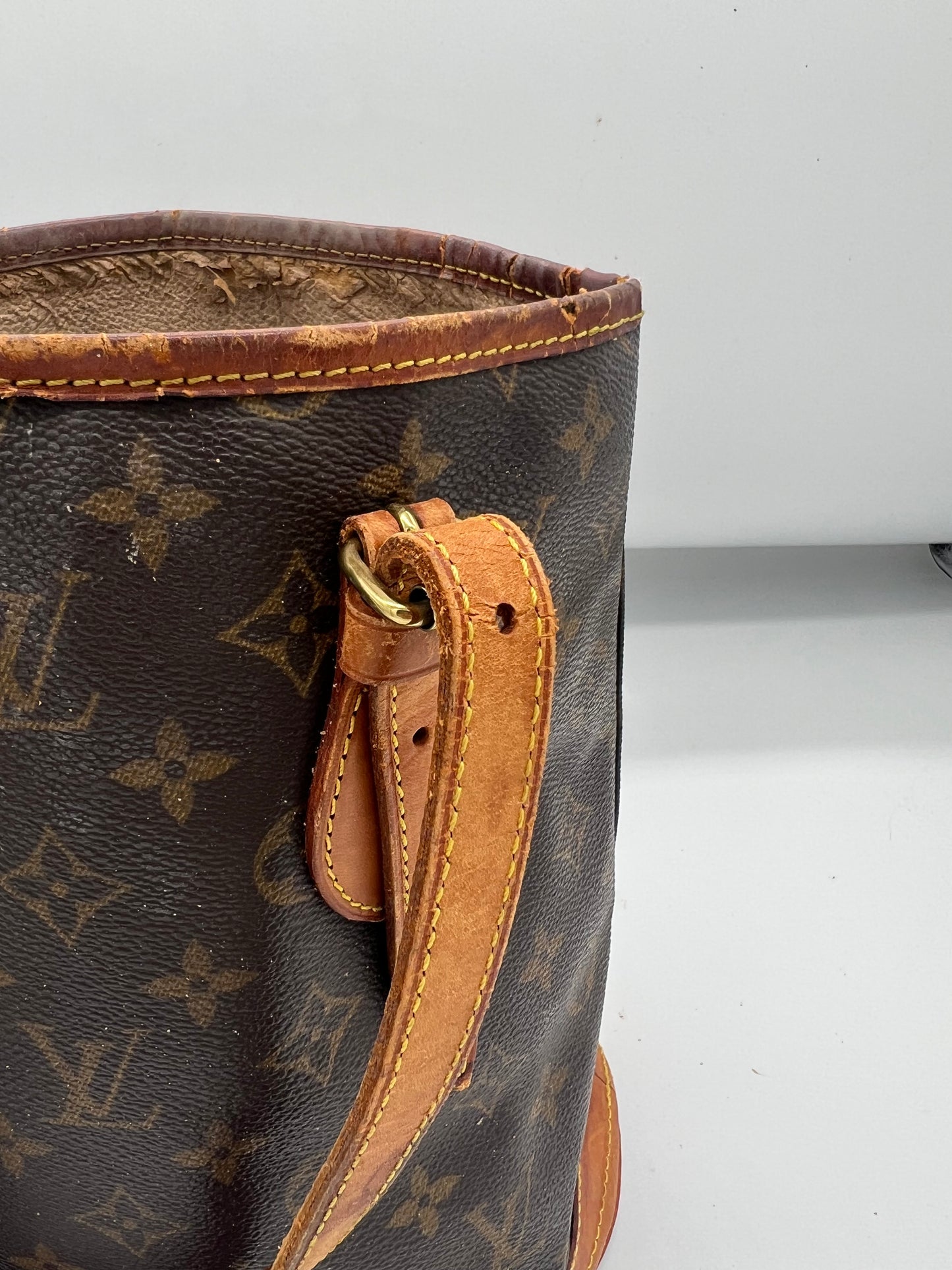 Bucket bag