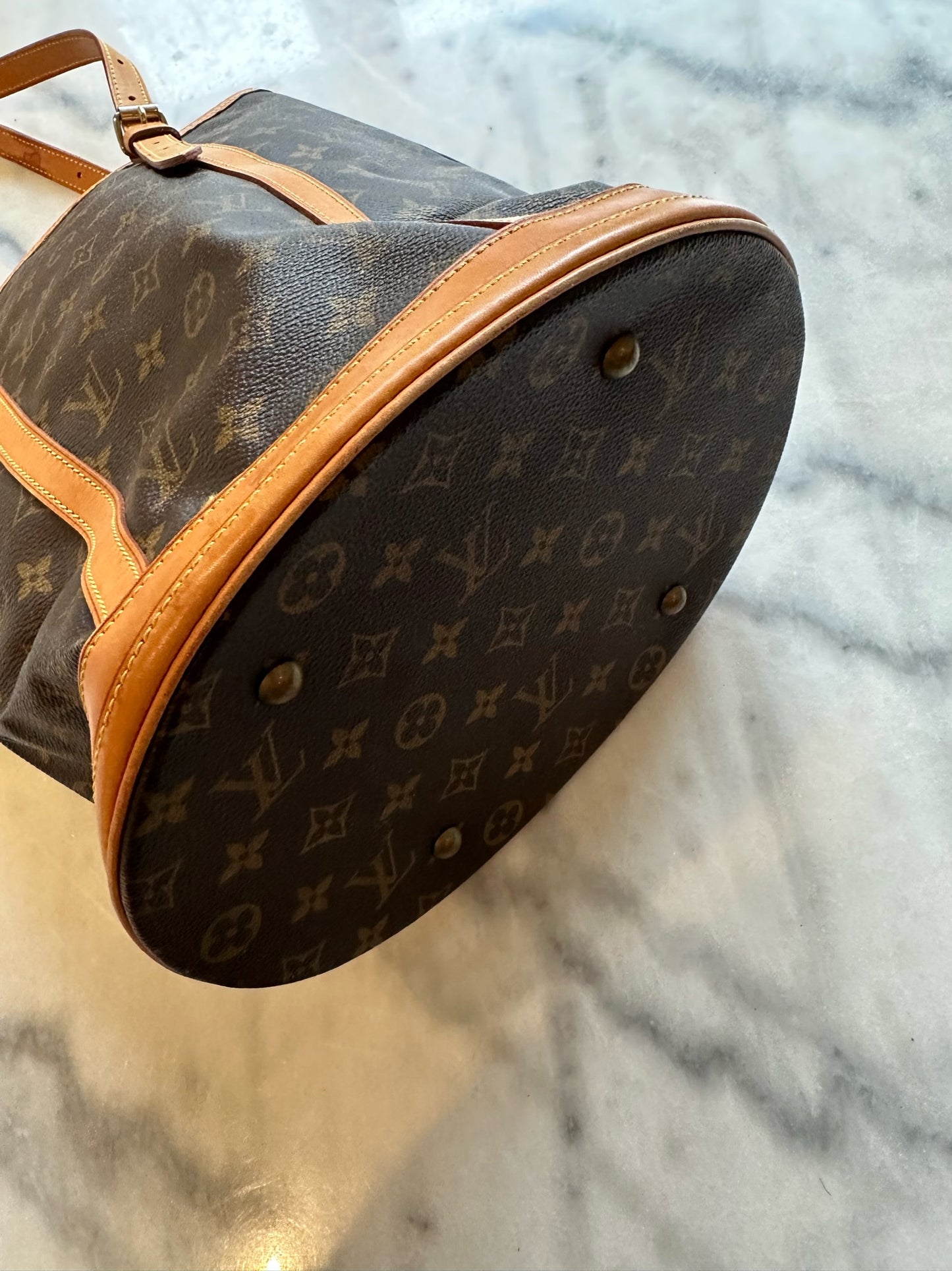 bucket bag