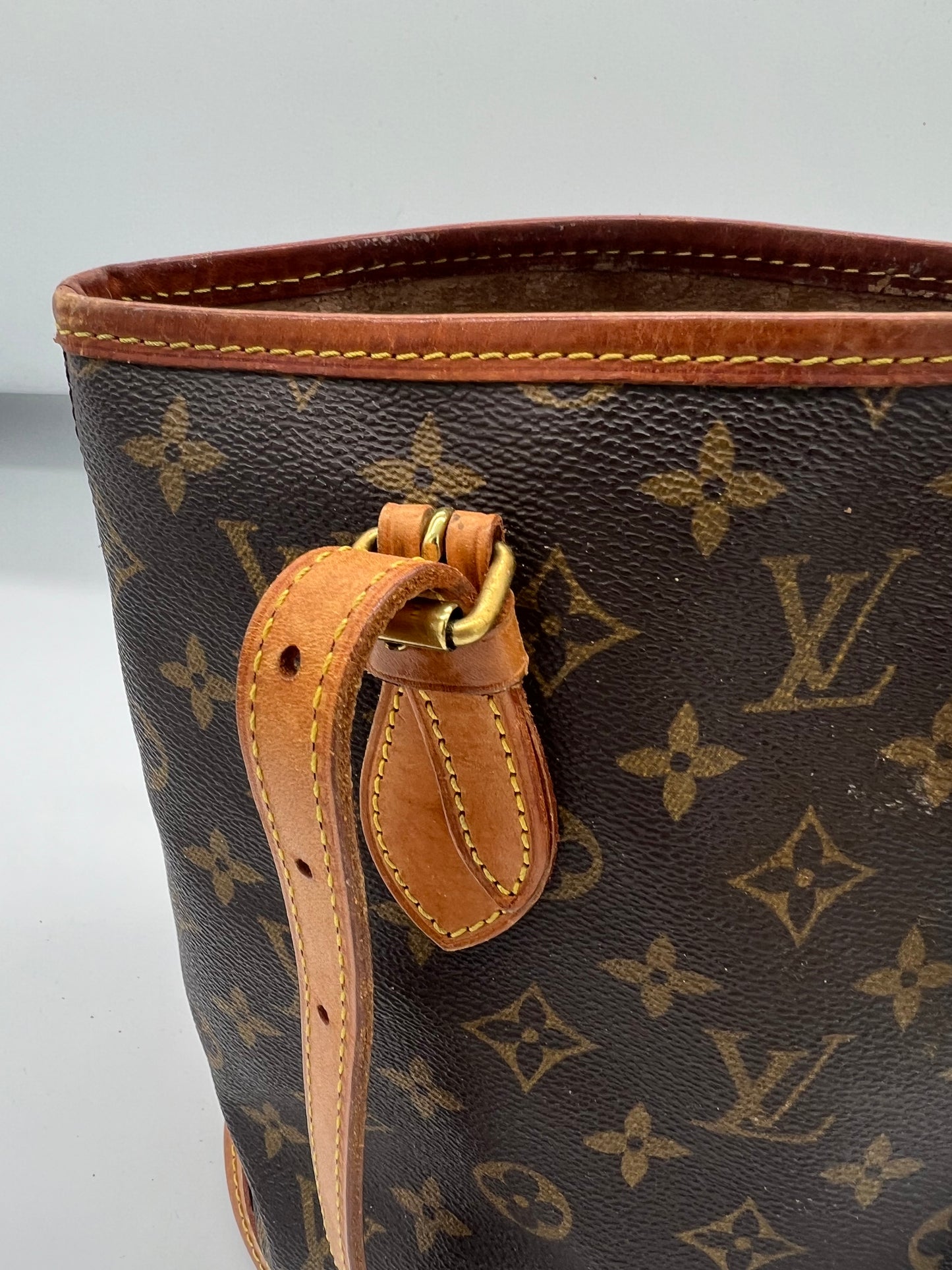 Bucket bag