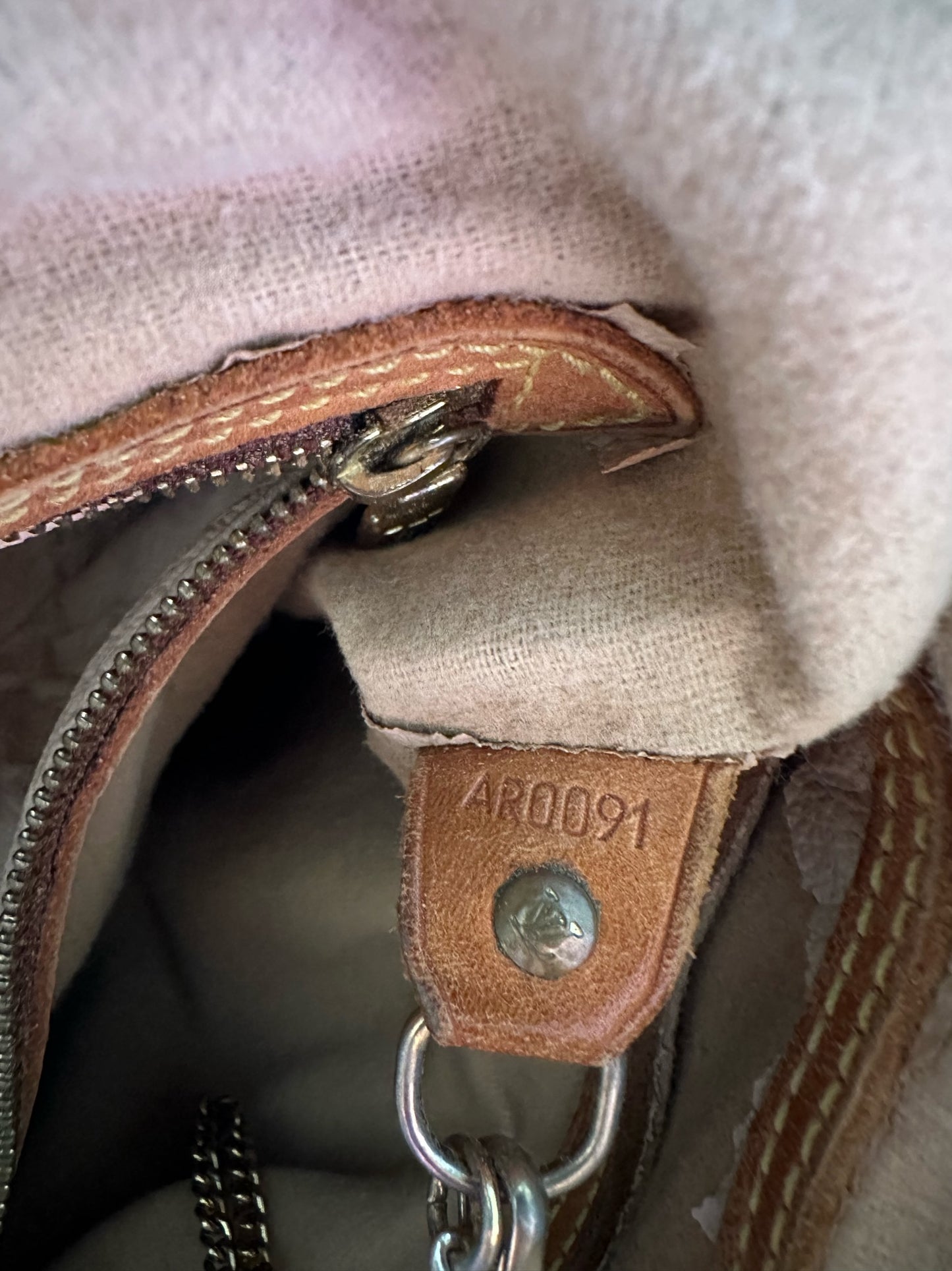 Bucket bag