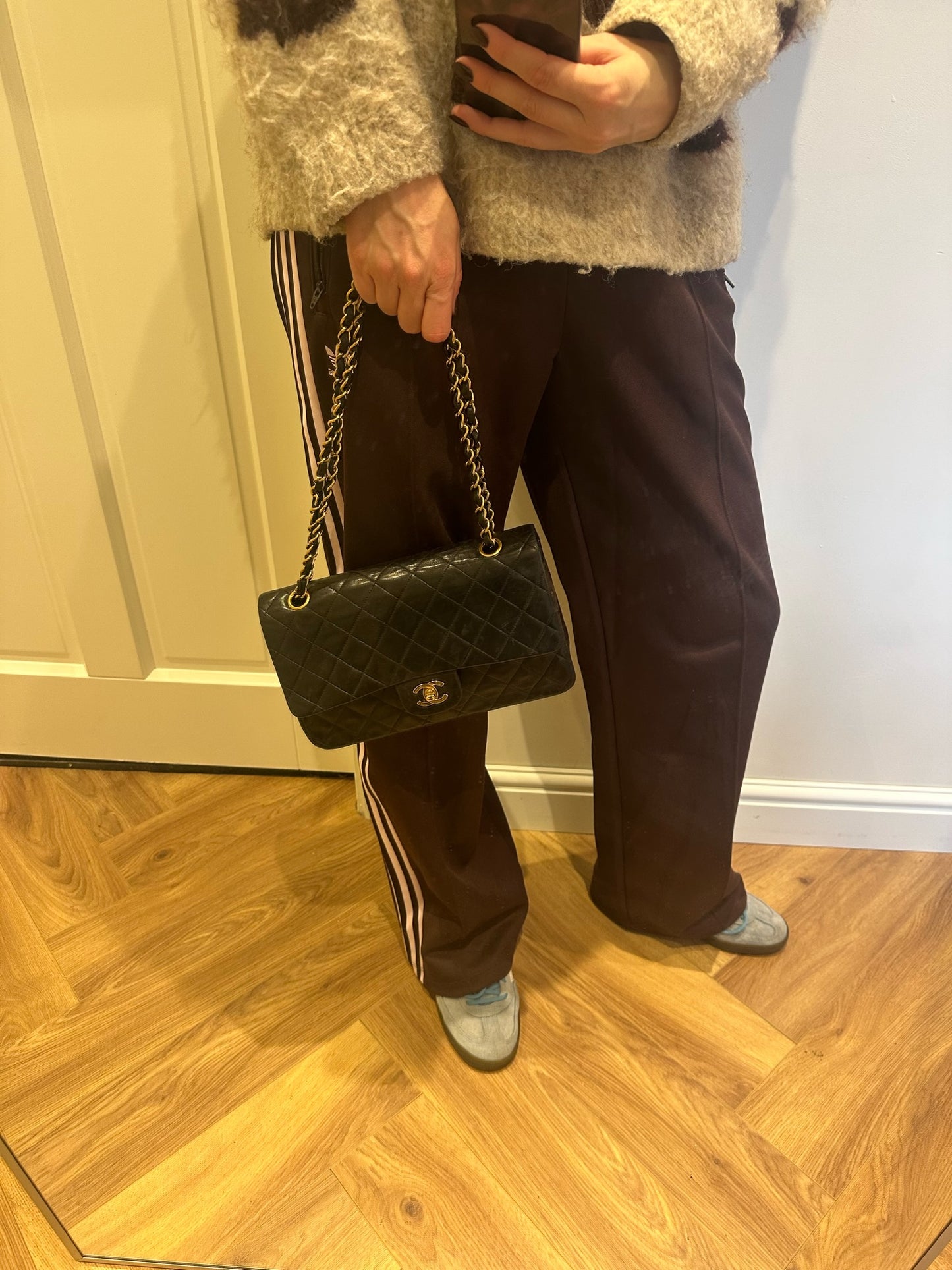 Medium classic flap bag