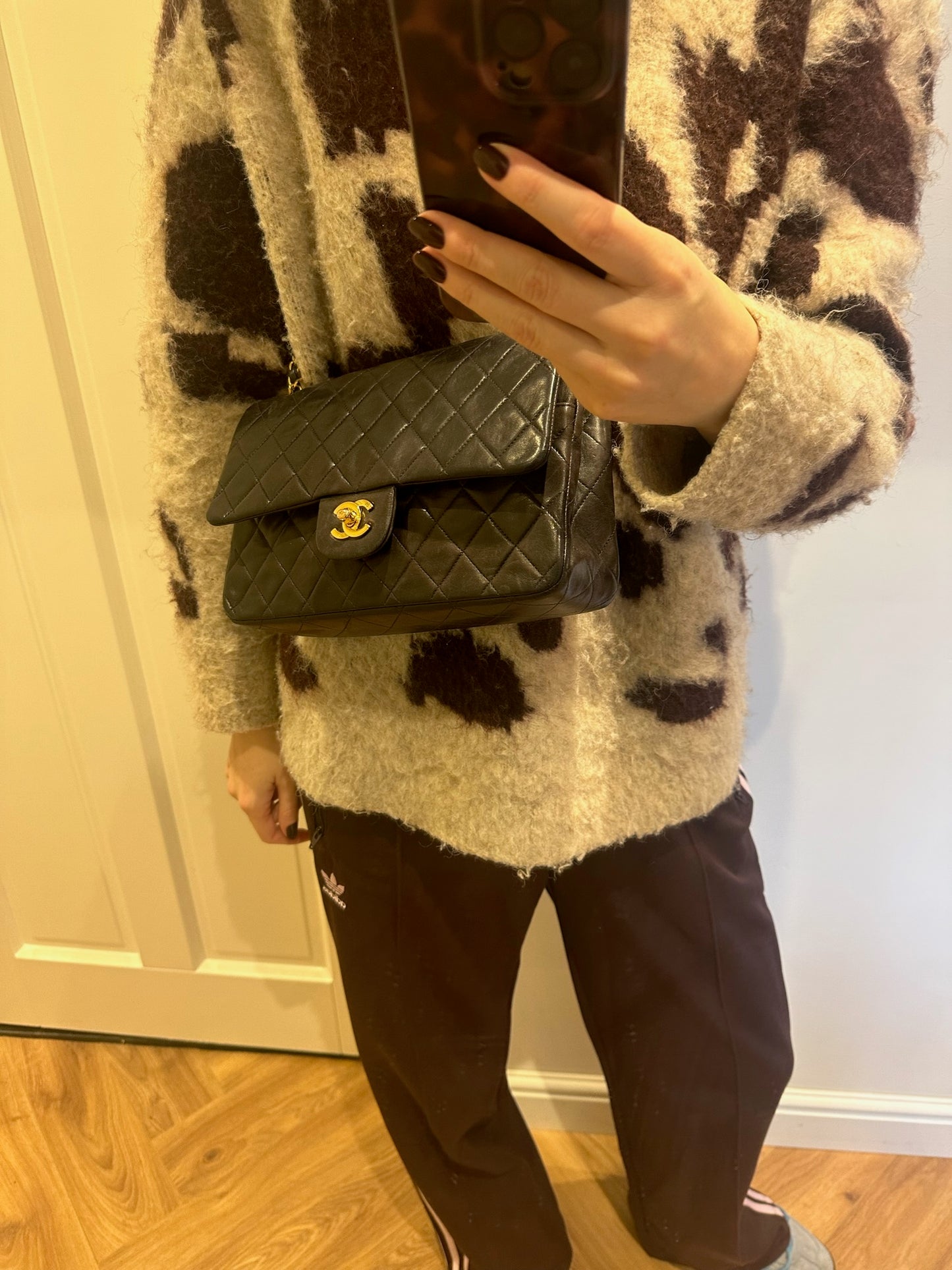 Medium classic flap bag