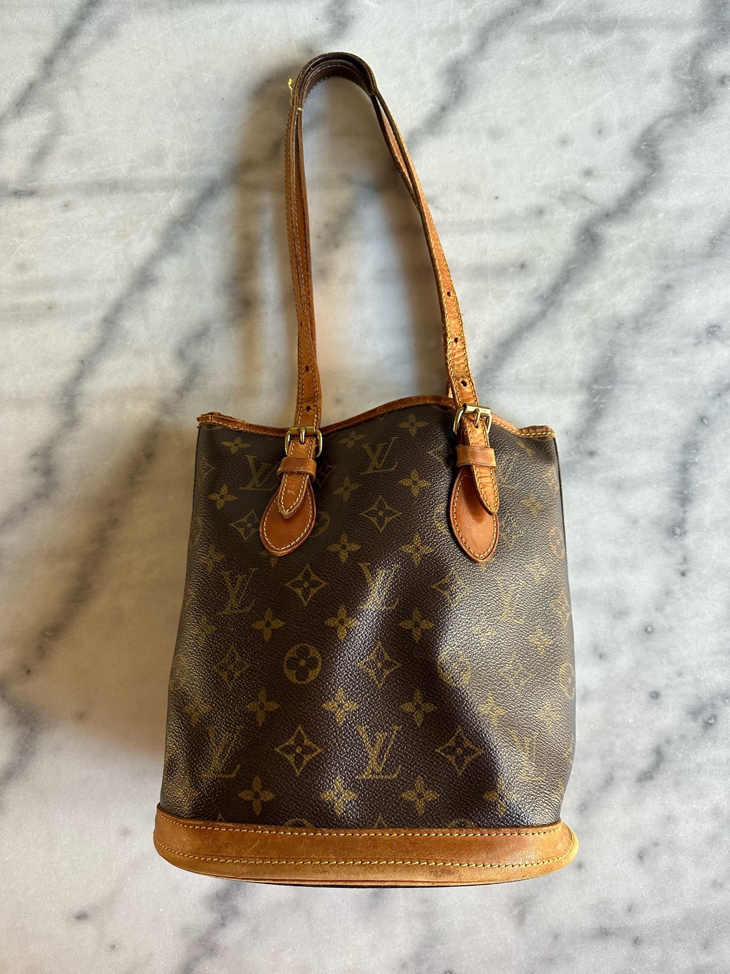 Bucket bag