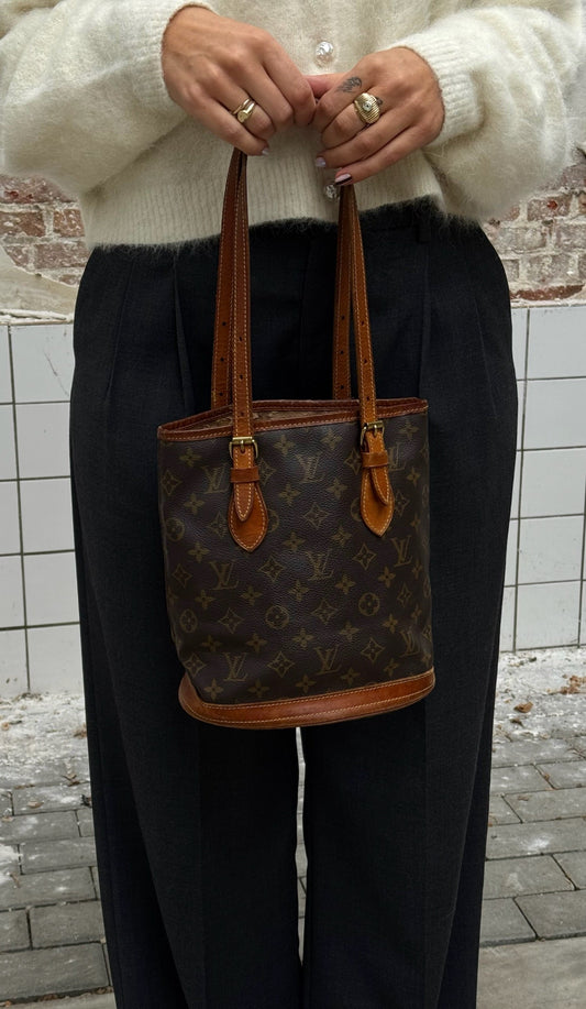 Bucket bag