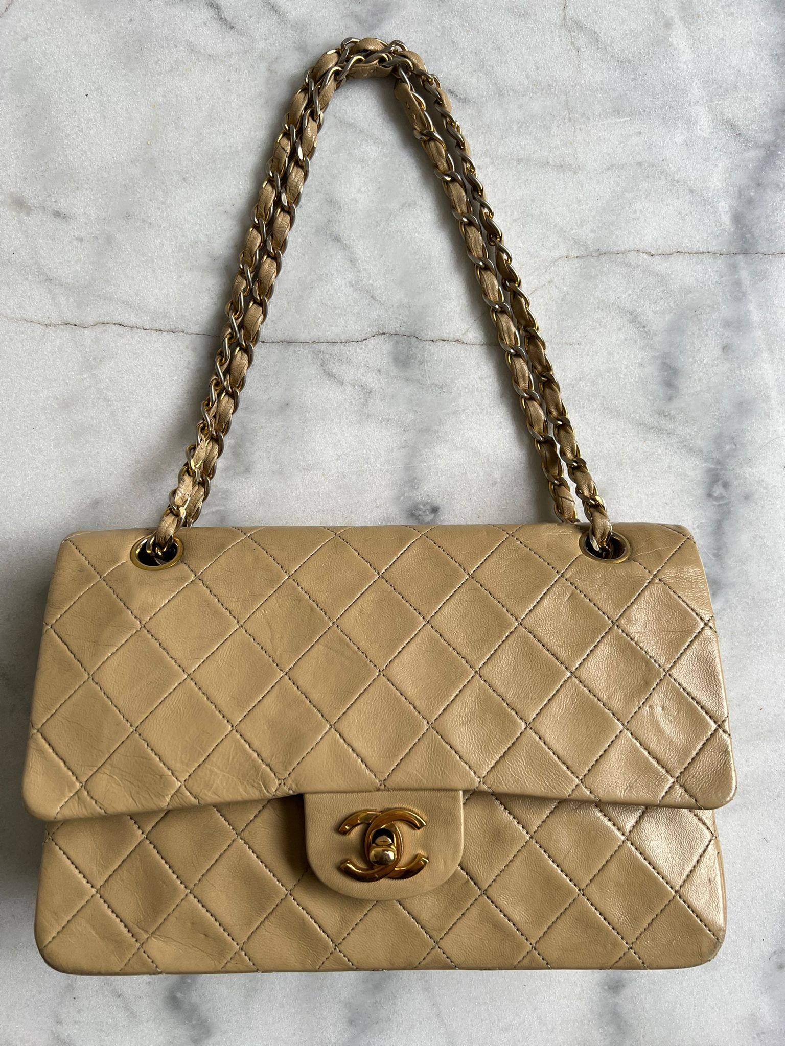 Chanel Vintage White Micro Flap Bag – Dina C's Fab and Funky