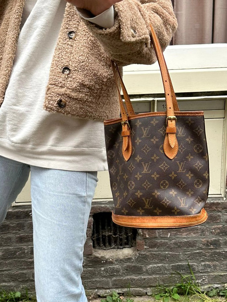 Authentic LOUIS VUITTON BUCKET PM Shoulder Tote Bag.