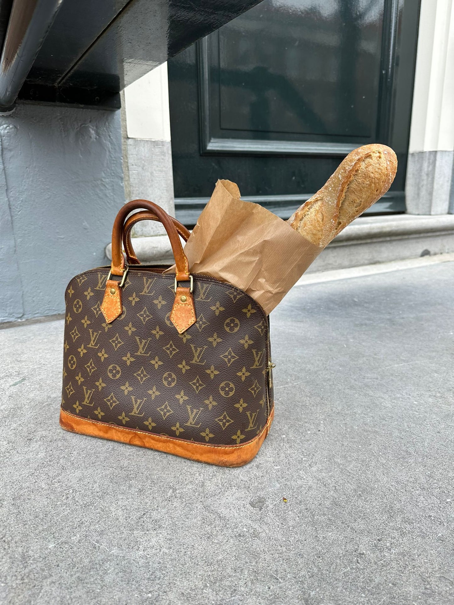 Alma leather handbag