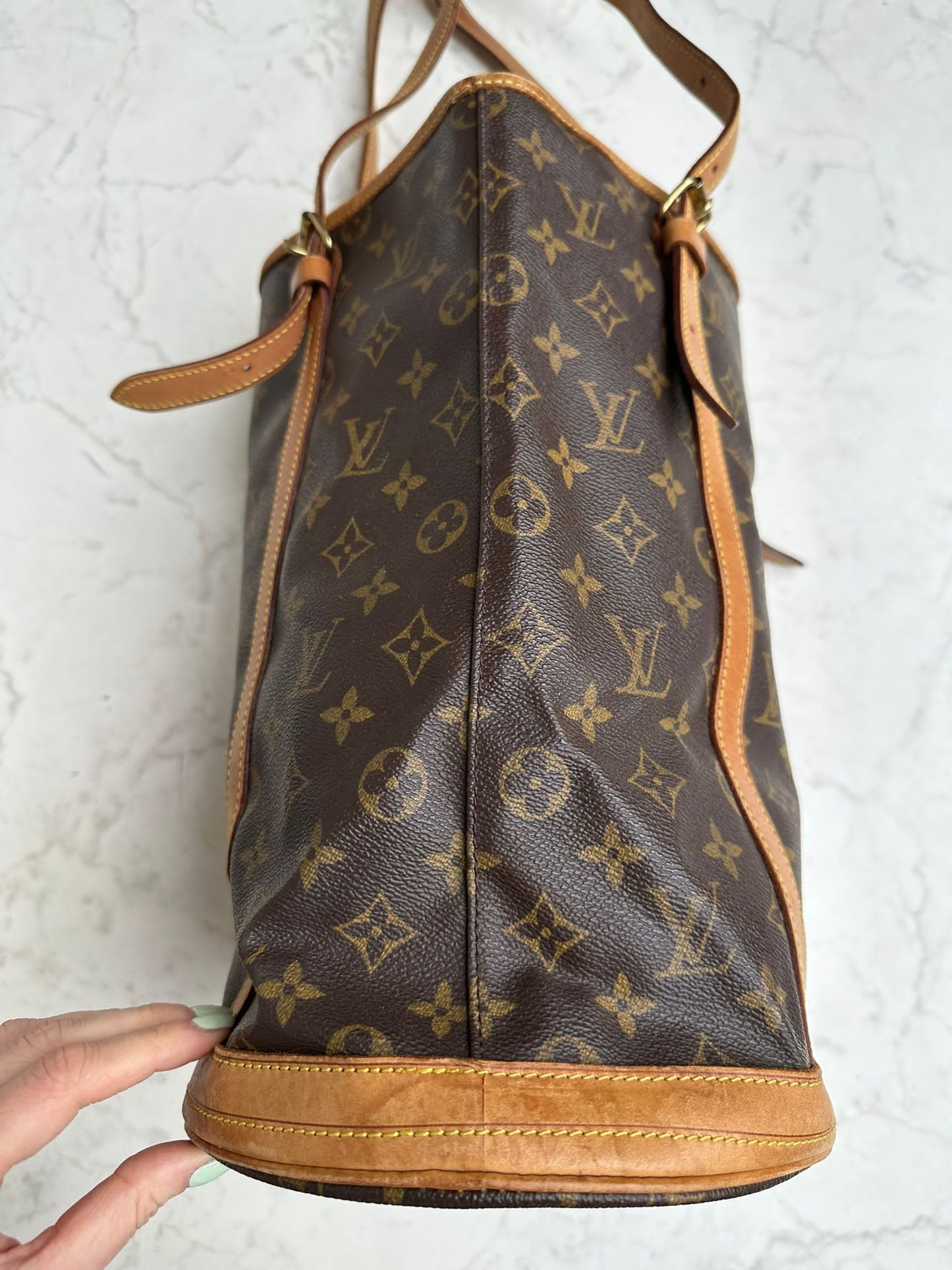 Vintage bucket GM bag
